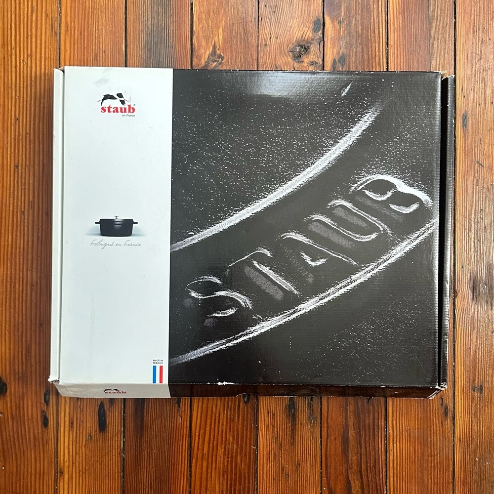 NWT NIB Staub 10” square grill pan in Red